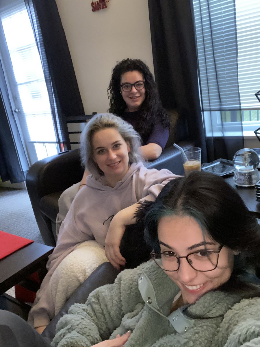miabattista1's tweet photo. Happy thanksgiving! Watching the Macy’s day parade with my gals. We love you! #VerizonLive #MacysParade #MacysThanksgivingParade https://t.co/bexvGPpJLh
