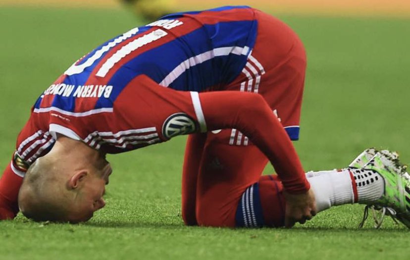 It was unfortunate that his season was cut short by injuries as he was nearly Messi/Ronaldo level that season and the absence of the top goal contributor (Robben) hurt Bayern as they were knocked out of the semis of the pokal and UCL by Dortmund and Barca respectively.