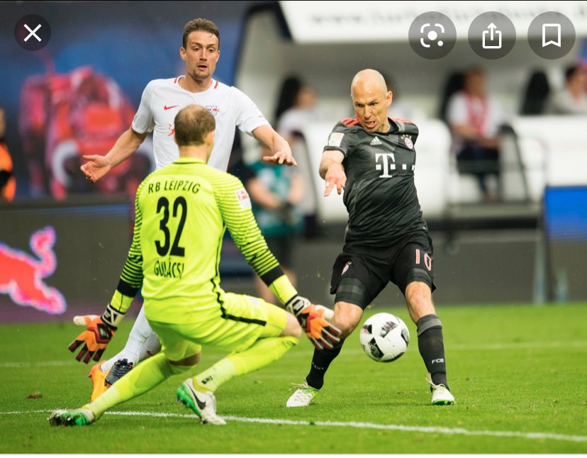 16/17 season: Although not his prime self Robben was easily a top 5 winger itw at 33 years old. Still managed 16 goals and 11 assists (goal contribution every 101 minutes). Fun fact he outperformed his xG by an astonishing 117% in the Bundesliga.