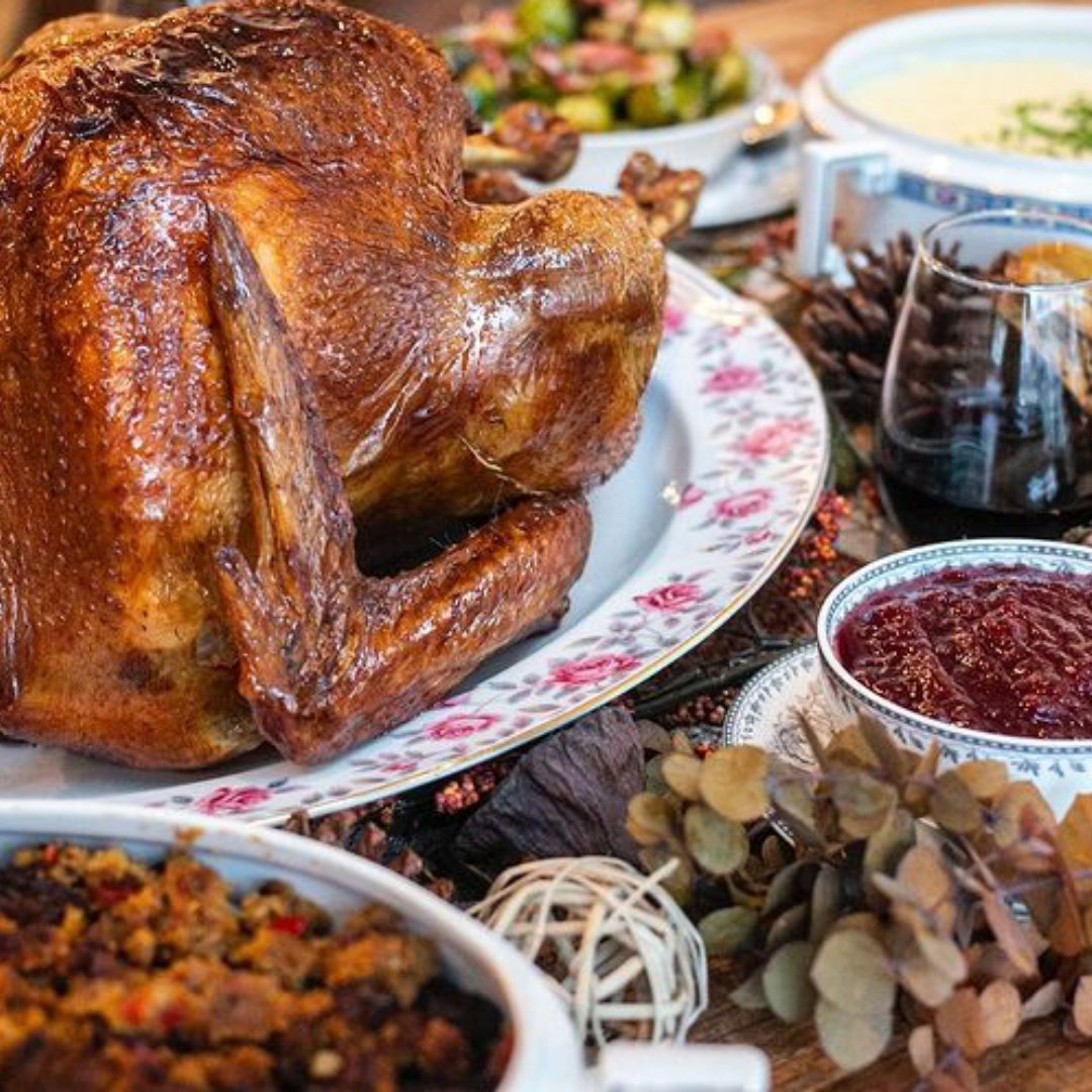 Happy Thanksgiving! 🦃 
Who ordered their dinner from a Chicago restaurant this year? 
Where did you order from? Traditional cuisine or not? Did you love it?! 
Let us know all about it!! 👇👇
#gettapped #happythanksgiving