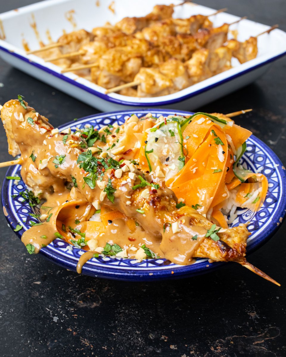 mobkitchen's tweet photo. #GuestMOB - We’ve got the star that is @whatwillycook creating his incredible Satay Chicken Skewers. Big flavours. You’re gonna love it. 
Full recipe: https://t.co/cob4Ir4wAe.
Full vid coming tomorrow. 
#MOBKitchen #WhatWillyCook #Chicken https://t.co/4py6Z4f3oh