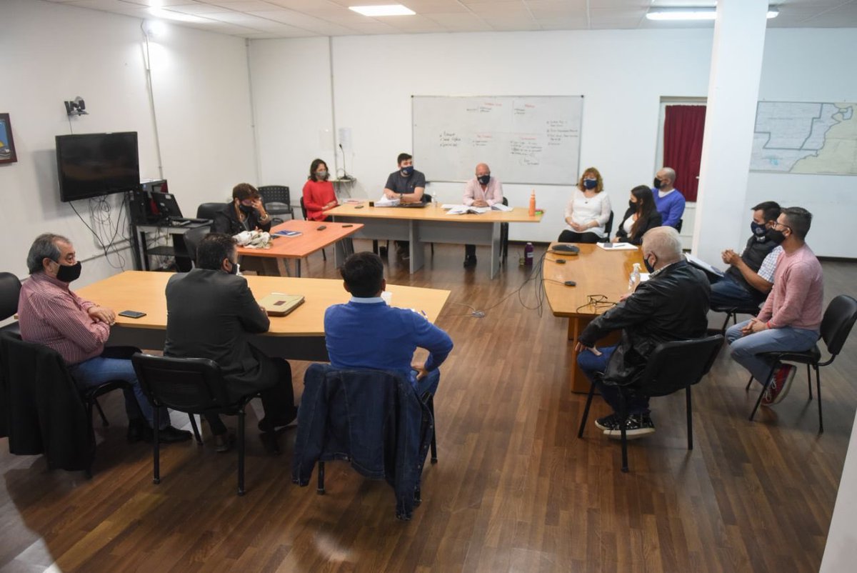 ConcejoCOMODORO's tweet photo. El pleno de Concejales reunido con directivos de la @SCPL_Coop y el presidente del #EnCoSep por la tasa de interés aplicada a usuarios morosos y estado de los servicios
@danielvlemi
@anaclromero
@MPanquilto
@lattanzio_omar
@ReyesGusok
@robledoconcejal
@tomasbuffaok
@saffiriogra https://t.co/Oz8jUMAgXM