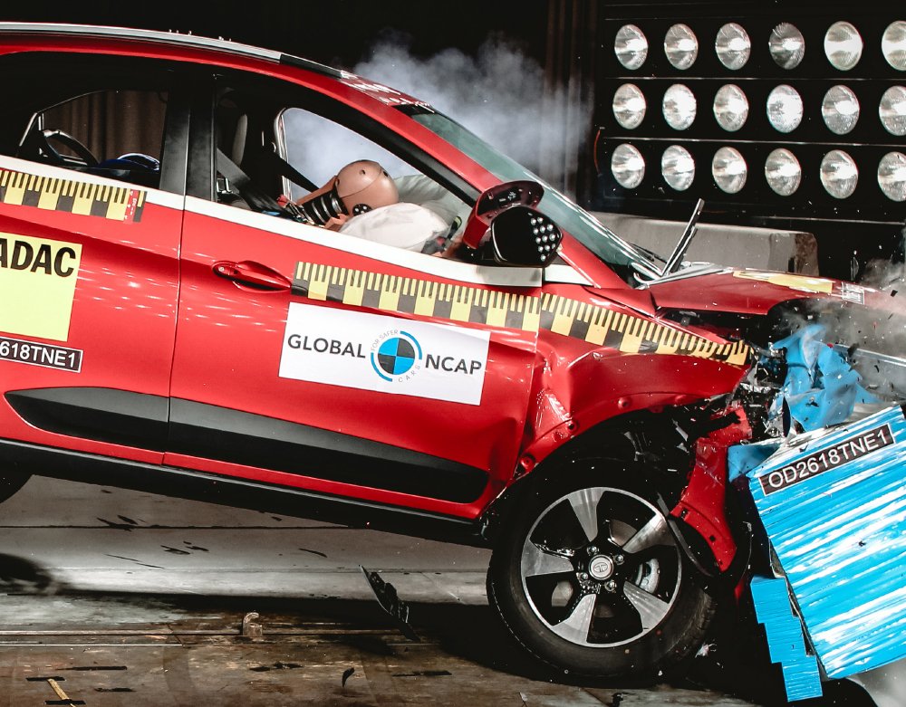 8/x And now the best in the Global NCAP  #crashtest of Indian made cars! 6. FIVE stars (in order of highest scores): 1. Mahindra XUV300. 2. Tata Altroz. 3. Tata Nexon. See other star ratings higher up in  #thisthread. Kudos  @TataMotors and  @Mahindra_Auto SVP  #SaferCarsForIndia