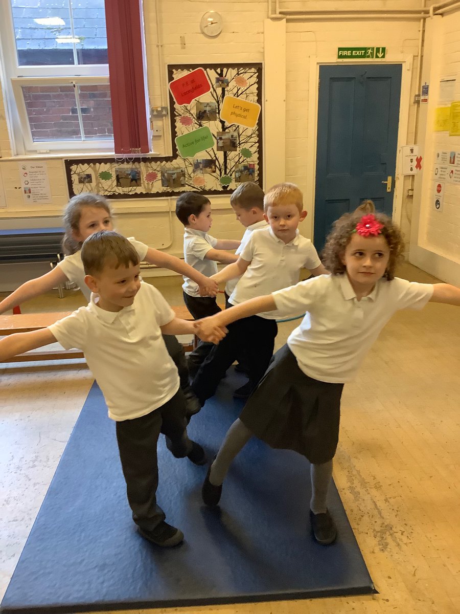 Laceyfields_Y1's tweet photo. Amazing balances in P.E today! @LaceyfieldsA #fantasticgymnastics https://t.co/xpbIvE2YVf