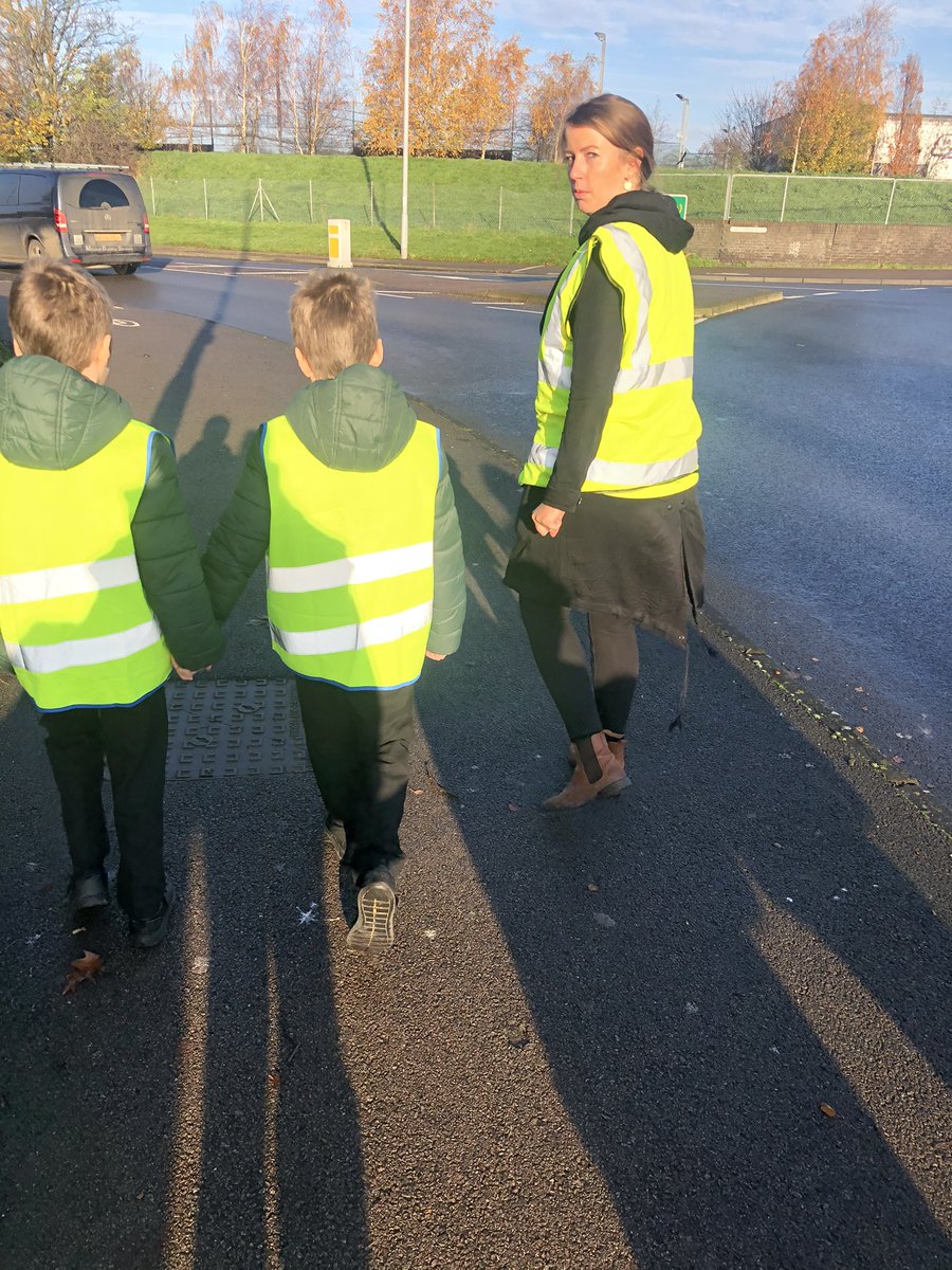 Barton had a lovely brisk walk to the post box today to send their letters to Father Christmas! A great opportunity to learn about road safety, and about how the post system works! We are hoping we get a reply from Father Christmas! 🤞🎄