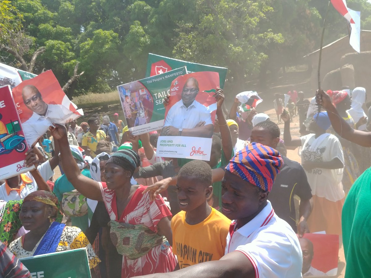 RashidNetwork's tweet image. Wa Central Youth Secretariat took our retail campaign to Chegli Community in the Wa Central Constituency.

Agenda 70% for both @JDMahama and Dr. @rashpelp.

#2Direct 
#2Sure 

@joyce_bawah @OfficialNDCGh @KofiAdoli