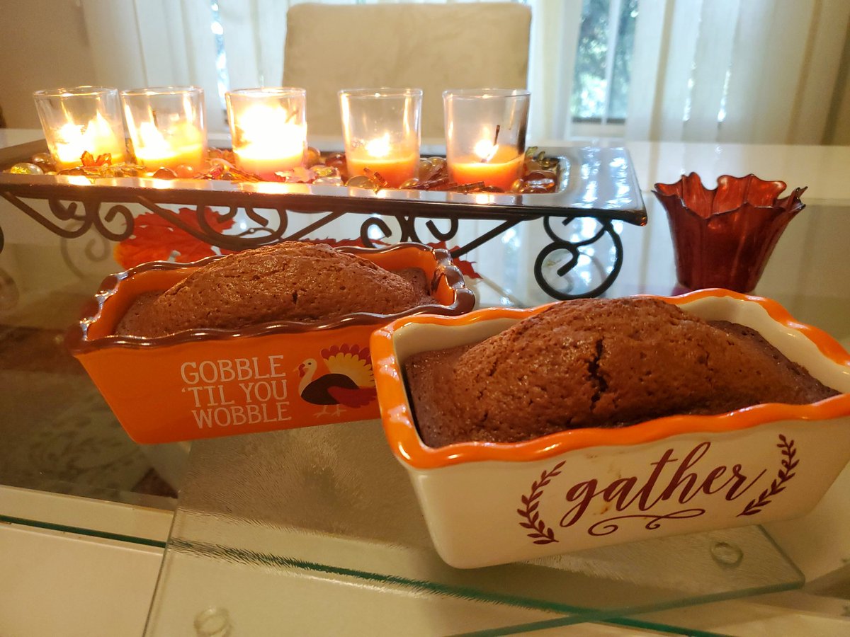 BakingwBeulah's tweet photo. Happy Thanksgiving! 1st thing out of the oven this a.m.? Pumpkin Bread! https://t.co/mpvoppmTpt