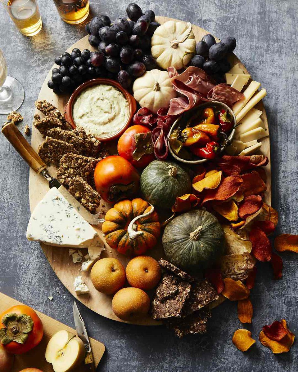 lovekips1's tweet photo. A snackboard with granola bark...yes, please!  Happy Thanksgiving, all! https://t.co/DvM90BkK6a