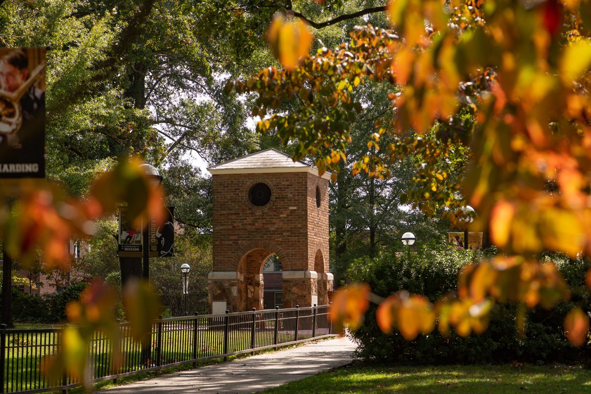HardingU's tweet photo. From our family to yours, Happy Thanksgiving. #FallatHarding https://t.co/Iv3g0vQwBV