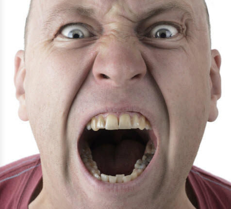 пр злой. злой человек. орущий человек. парень кричит. пр злой.