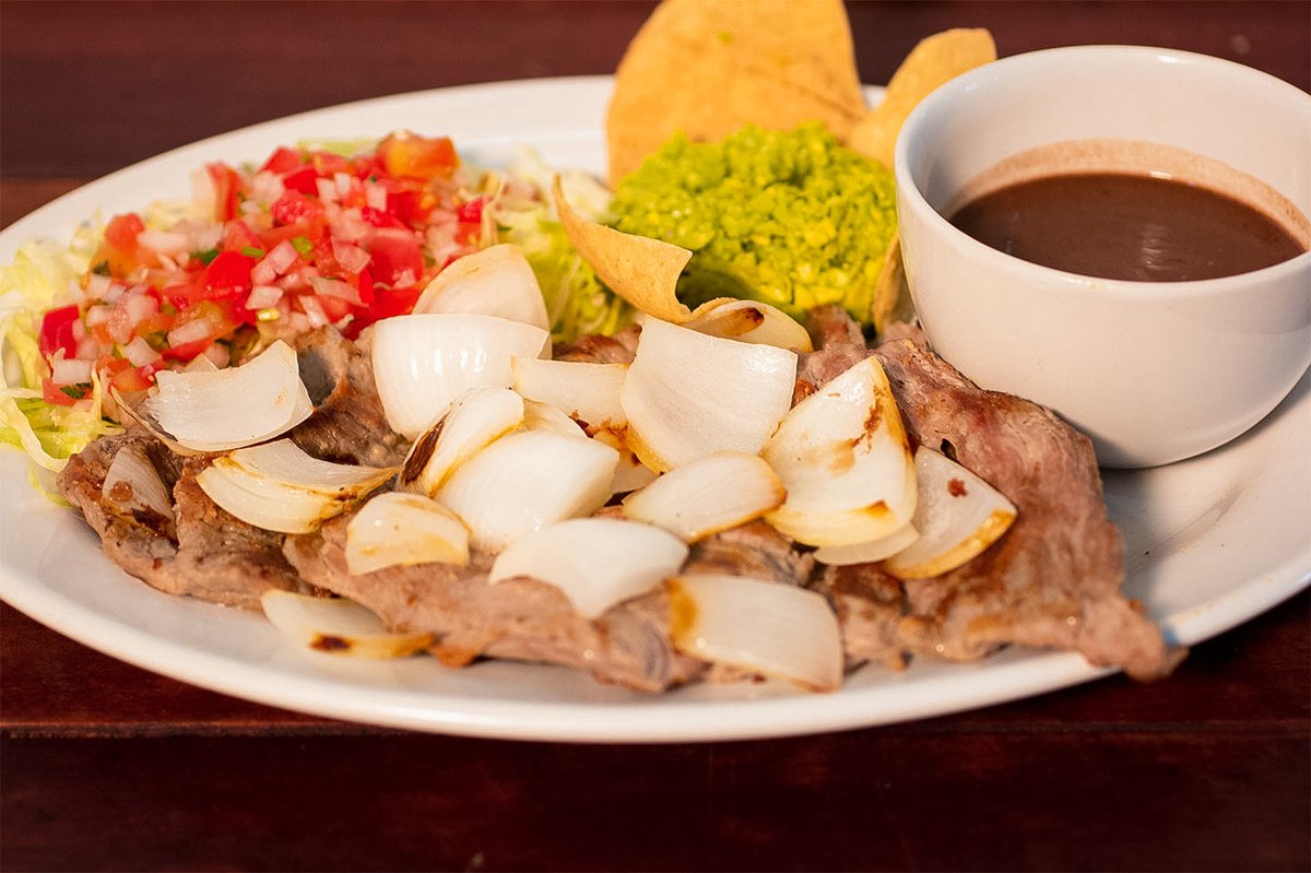 TacoLocoMX's tweet photo. También tenemos jugosa Arrachera a la Plancha, acompañada de guacamole, frijolitos, tortillas hechas a mano y ensalada fresca, una delicia. 👌 https://t.co/17MRiIPBtT