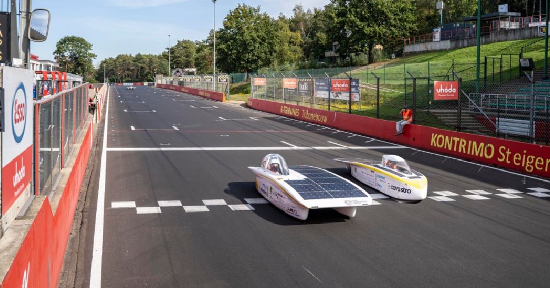 we_online's tweet photo. Das von #WE_eiSos unterstützte @sonnenwagen hat mit Erfolg an der @iESC2018 teilgenommen. In der #ChallengerClass erreichte das Team mit seinem solarkraftbetriebenen #CovestroSonnenwagen beim Rennen in Zolder den 5️⃣. Platz. Mehr Info @eFORMELde 👉 https://t.co/hC48gAlkoZ https://t.co/qbdCtVJyJV