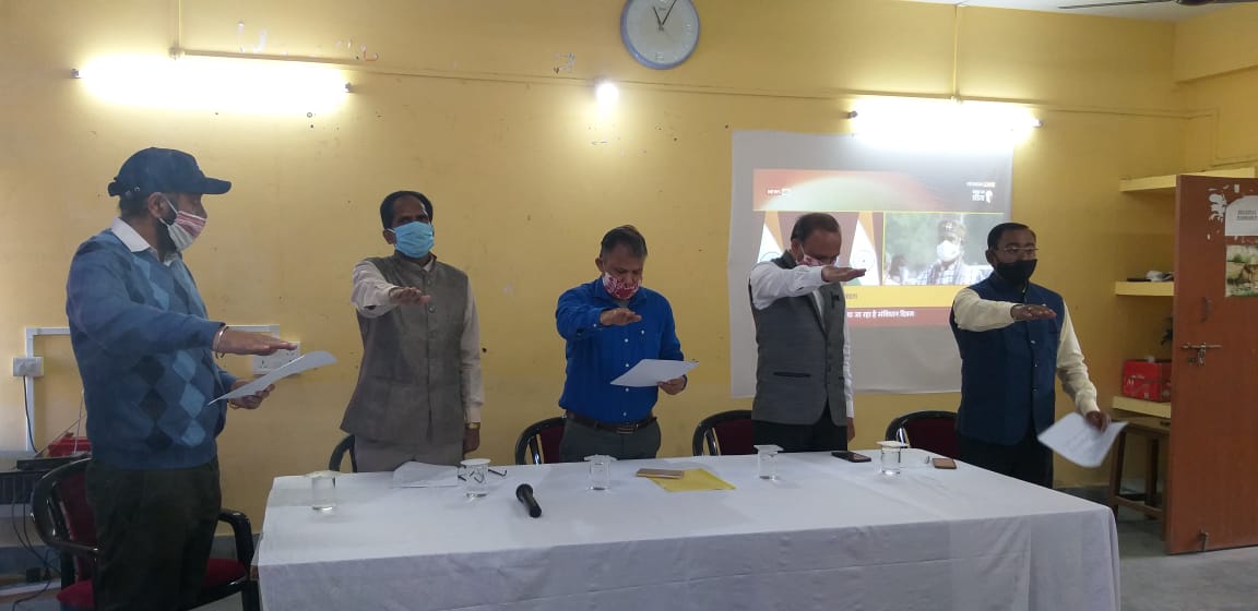 KVSRO_TINSUKIA's tweet photo. #SamvidhanDivas 
Reading of Preamble of Constitution of India on the occasion of "Constitution Day" by Team KVS  Tinsukia Region. https://t.co/psyoIz8t8p