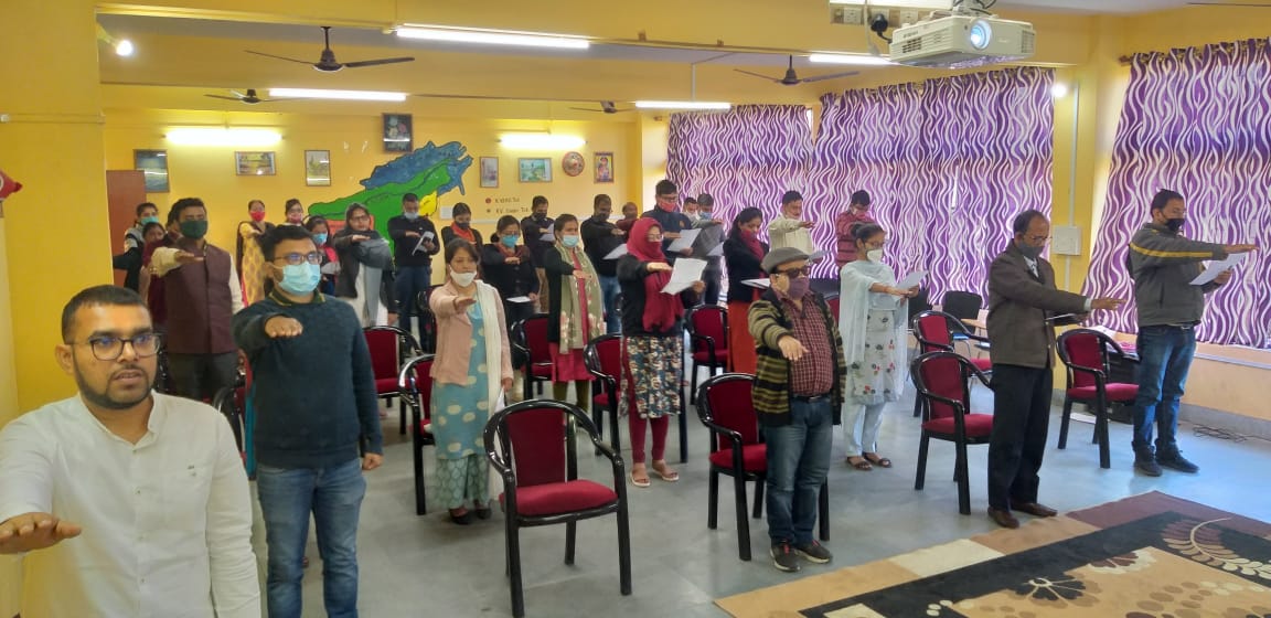 KVSRO_TINSUKIA's tweet photo. #SamvidhanDivas 
Reading of Preamble of Constitution of India on the occasion of "Constitution Day" by Team KVS  Tinsukia Region. https://t.co/psyoIz8t8p