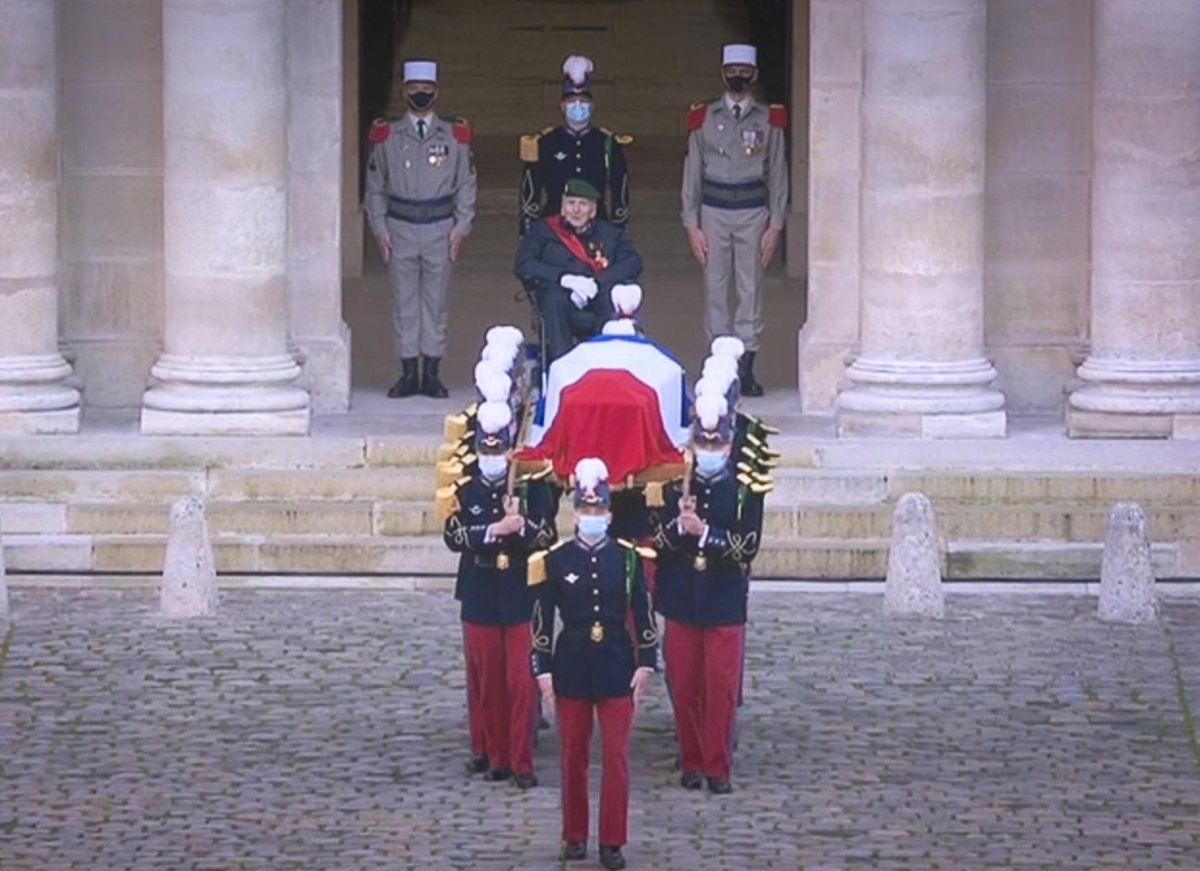 SaintCyrCoet's tweet photo. Hommage national à Daniel Cordier. 
1er Bataillon de France  - Promo #CompagnonsDeLaLiberation - présent à vos côtés. Votre engagement au service de la France est pour nous un exemple. #EnLeurSouvenir 
@cdll_esm  @paroles_la @O2LaLiberation https://t.co/KKSFM9UVep