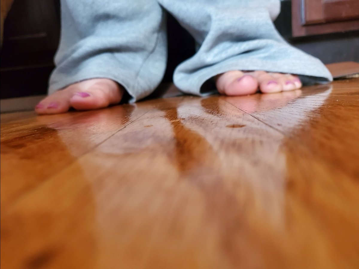 nikkiscutefeet tweet picture