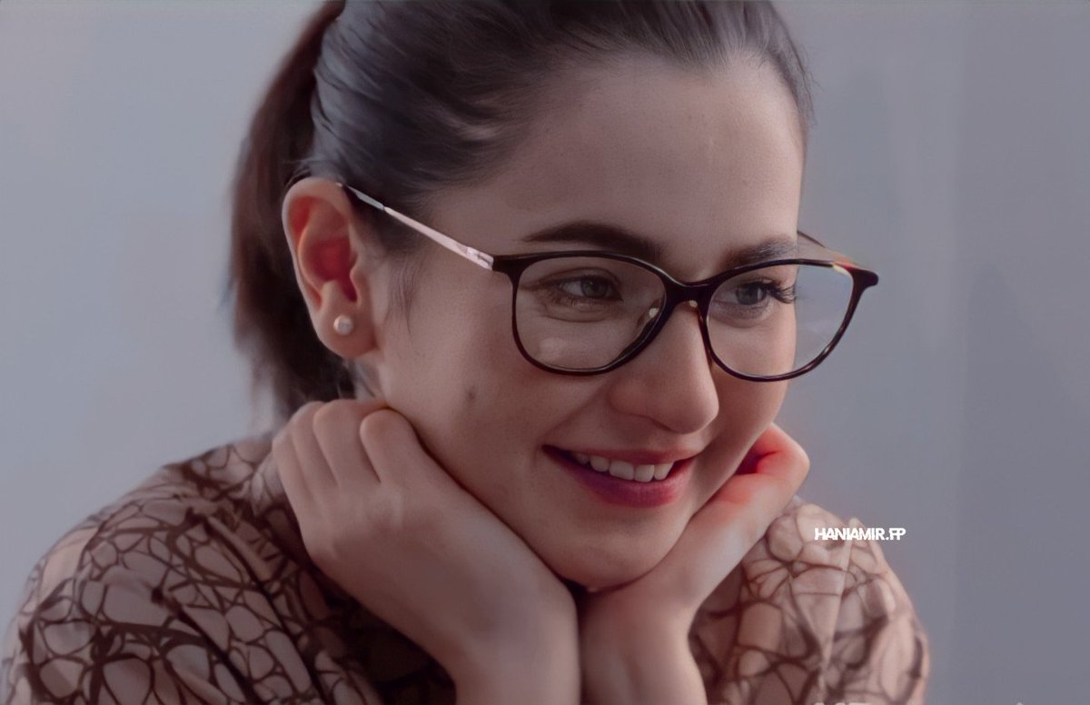 Haniaamirrr's tweet photo. This human being is "THE CUTEST" she's literally Soo adorable ❤️😭
Believe it or not but she's so damnnnn cuteeee!!!!✨>3
@realhaniahehe #HaniaAamir https://t.co/dhyK1UOmiq
