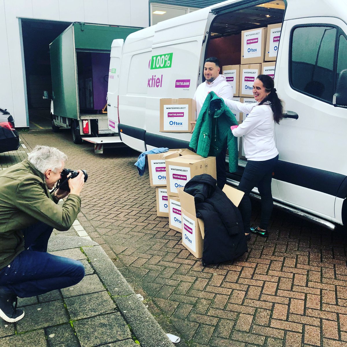 Zaterdag starten we ‘onze’ uitdeelactie jassen &amp; truien aan daklozen vanaf @hcrotterdam 1000 in Rotterdam maar aanvraag landelijk is enorm.. mijn partner Murat, CEO Textielbank.nl gaat opschalen naar 5000 💚 topmatch #textielbank #sportspullenbank