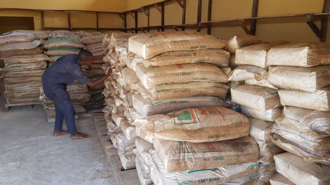 Today, JICA handed over fertilizers to the National Cereal Research Institute for enhanced rice seed production in order to mitigate the risk of food insecurity caused by COVID-19.