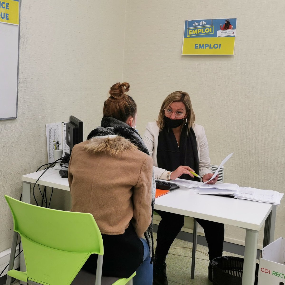 misslocrbx's tweet photo. Ce jour #JeDisEmploi sur les métiers du grand âge:
12 profils mobilisés &amp; préparés repartent avec 1RDV en agence et/ou proposition de formation.
Bravo aux équipes mobilisées &amp; #partenaires @ADENIOR &amp; @pole_emploi @roubaix.

Vous recrutez ? Contactez-nous pour une future session ! https://t.co/4wIYuZVvbM