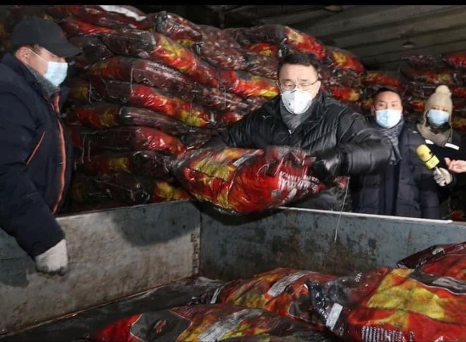 Нэг л аргаа олохгүй байгаа бололтой