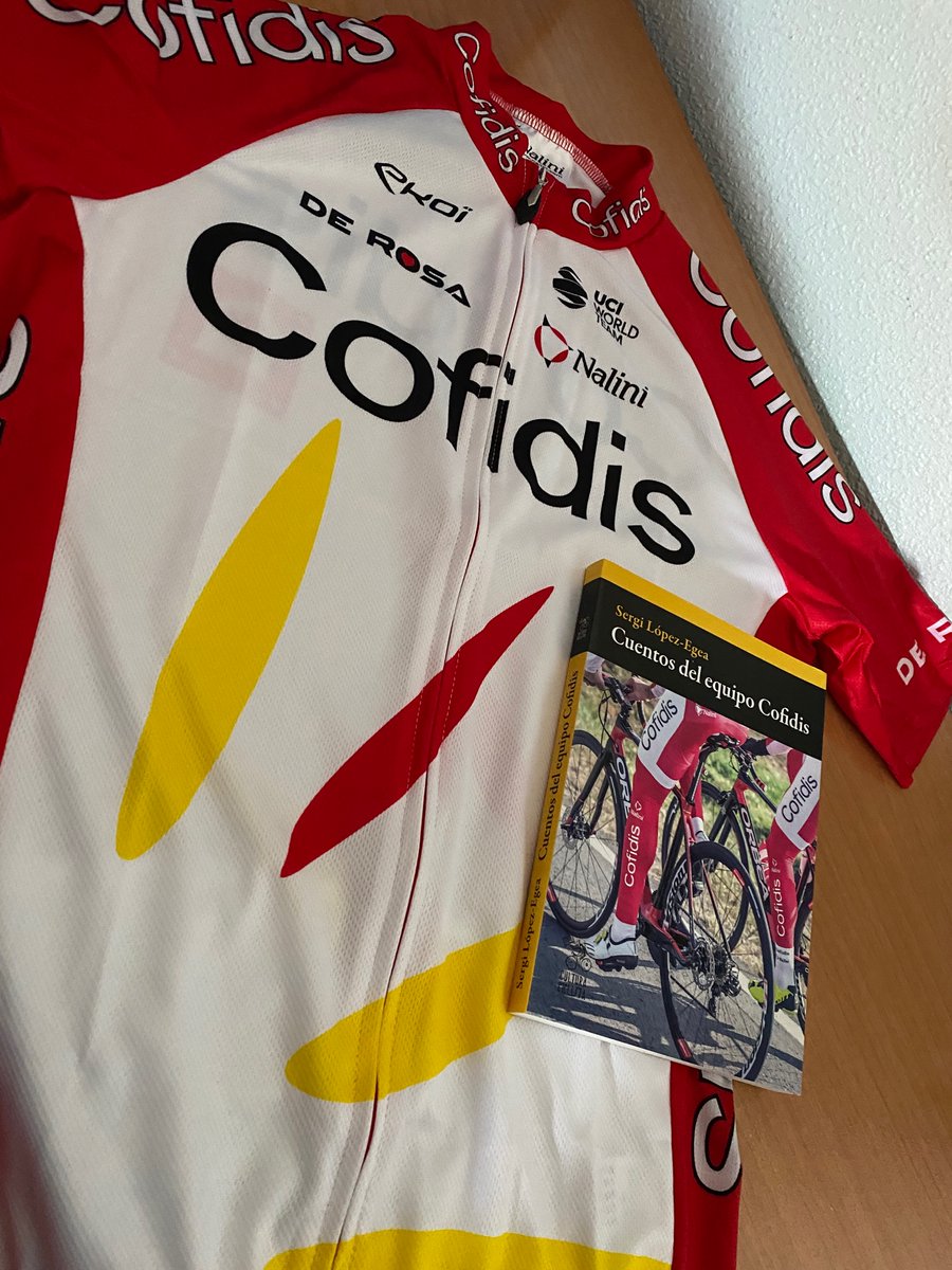 adri_lopezp's tweet photo. Todo un lujo vestir a partir de ahora de uno de los mejores equipos del mundo ciclista! Gracias por el maillot y por el libro, todo un detallazo! @ciclistacofidis @marca https://t.co/KPrFNmHVGZ