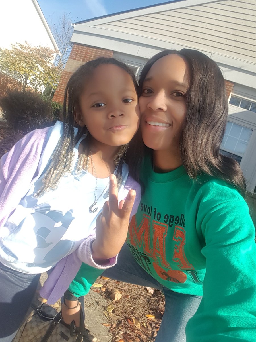 Nette420's tweet image. Happy Holidays 
#MacysParade
#VerizonLive