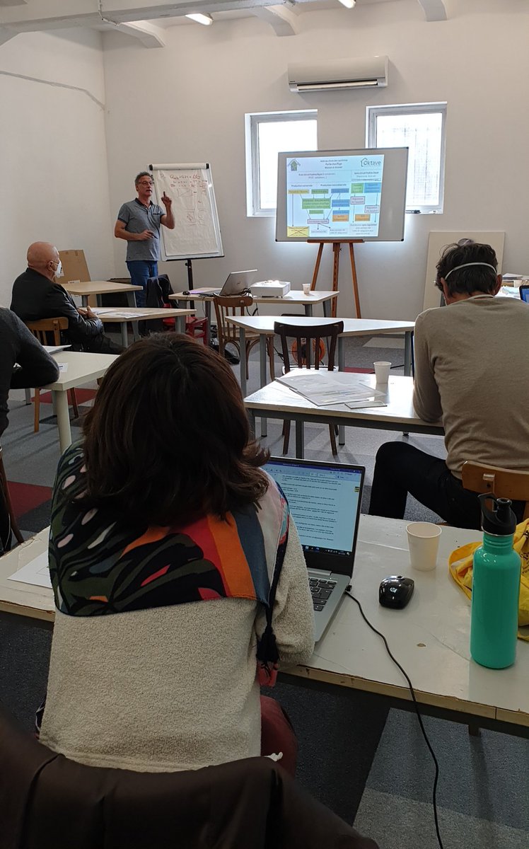 La rénovation énergétique performante ne s'improvise pas ! Chez Oktave, nos conseillers rénovation maintiennent leurs compétences en permanence ! Cette semaine, c'est sur le sujet des fluides et des systèmes (chauffage, vmc, ecs) que nous passons du temps