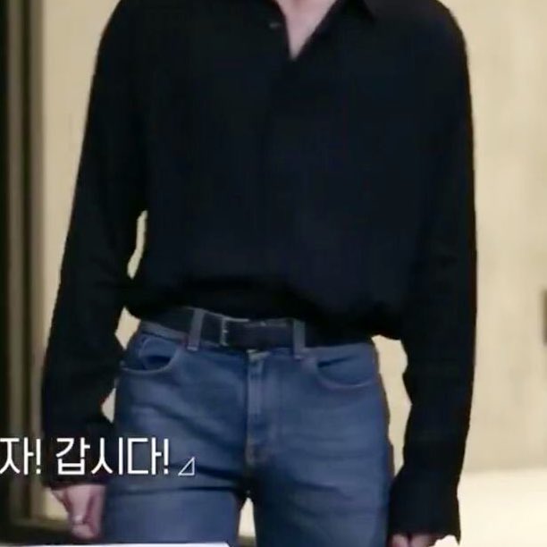 jungkook’s tiny waist - a thread