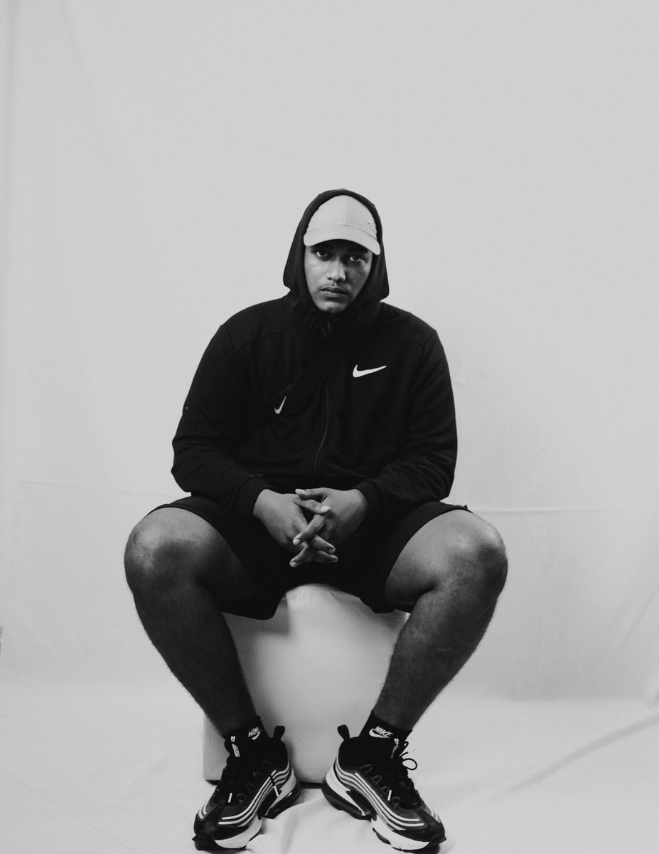 yungLEALL's tweet image. “Como ser artista e não refletir a época?”