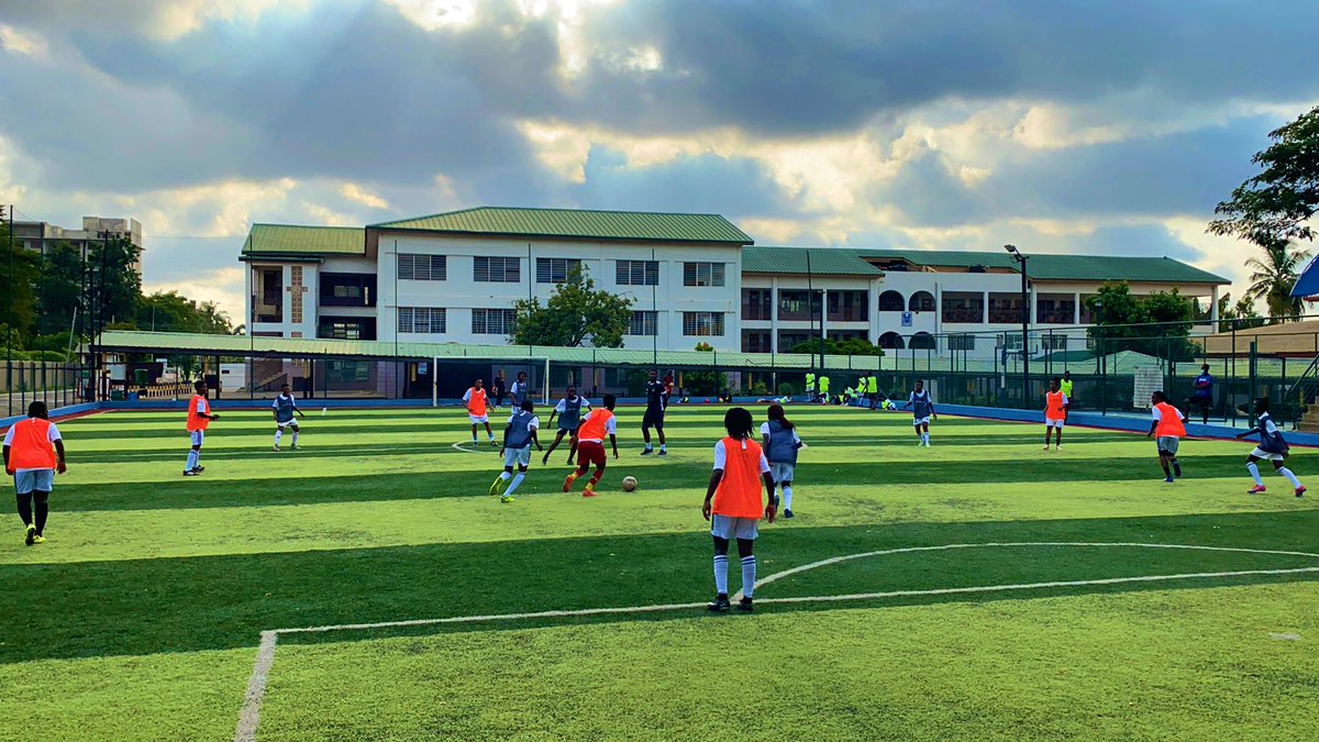 radjoa's tweet photo. Ball is bae! 😍 #WomensFootballInitiative 
#MiniTournament
#YouWillLoveWomensFootball https://t.co/LCybuMuQuJ