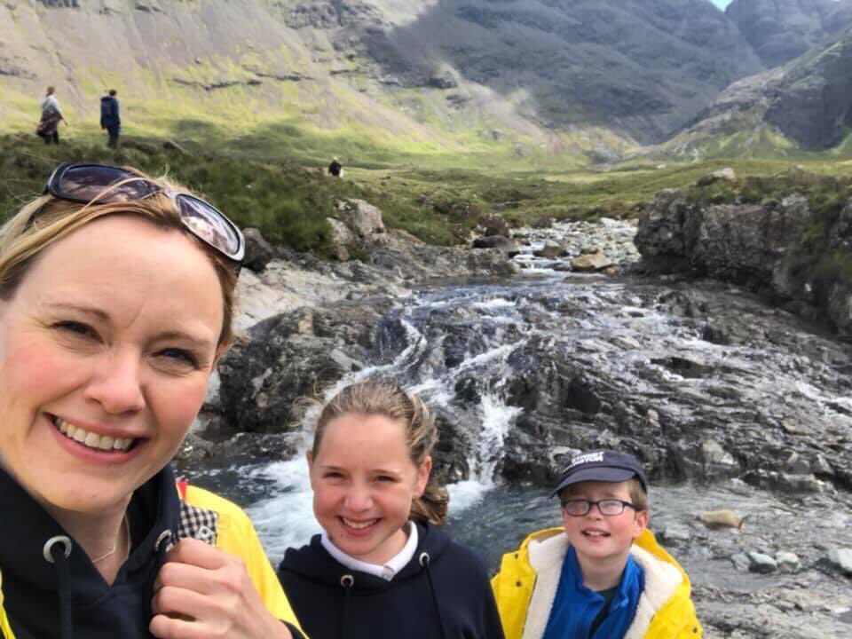 mrsldwelsh's tweet photo. Hello from Scotland! 🏴󠁧󠁢󠁳󠁣󠁴󠁿 
We should have been in New York today watching the Macy’s Thanks Giving Day Parade. Disappointed but happy to be safe and healthy. See you next year 🤞🏻Much love, Lesley, Jessica and Fraser Welsh #VerisonLive #MacysParade https://t.co/cc3WLb3PmJ