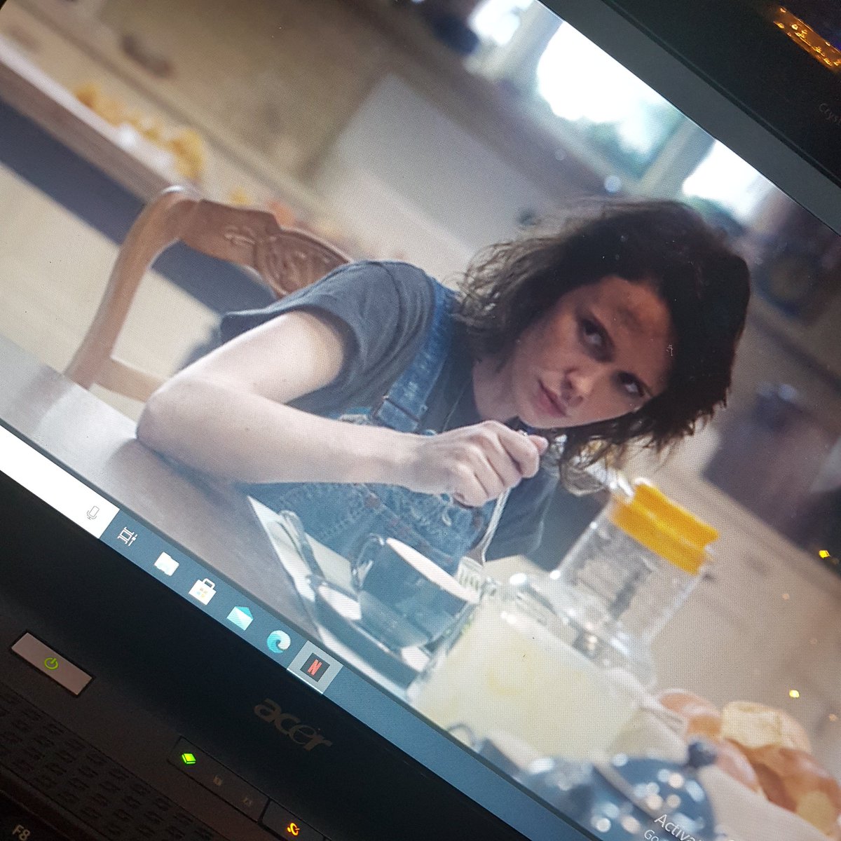 VanHaughtN01's tweet photo. I'm having withdrawals because I havent watched bly manor in a week. Time for a rewatch I think. 
#BlyManor #daniandjamie #damie🥰👭❣🌸🌼🥀🌷🌹🏵 https://t.co/0TSc7fJSIF
