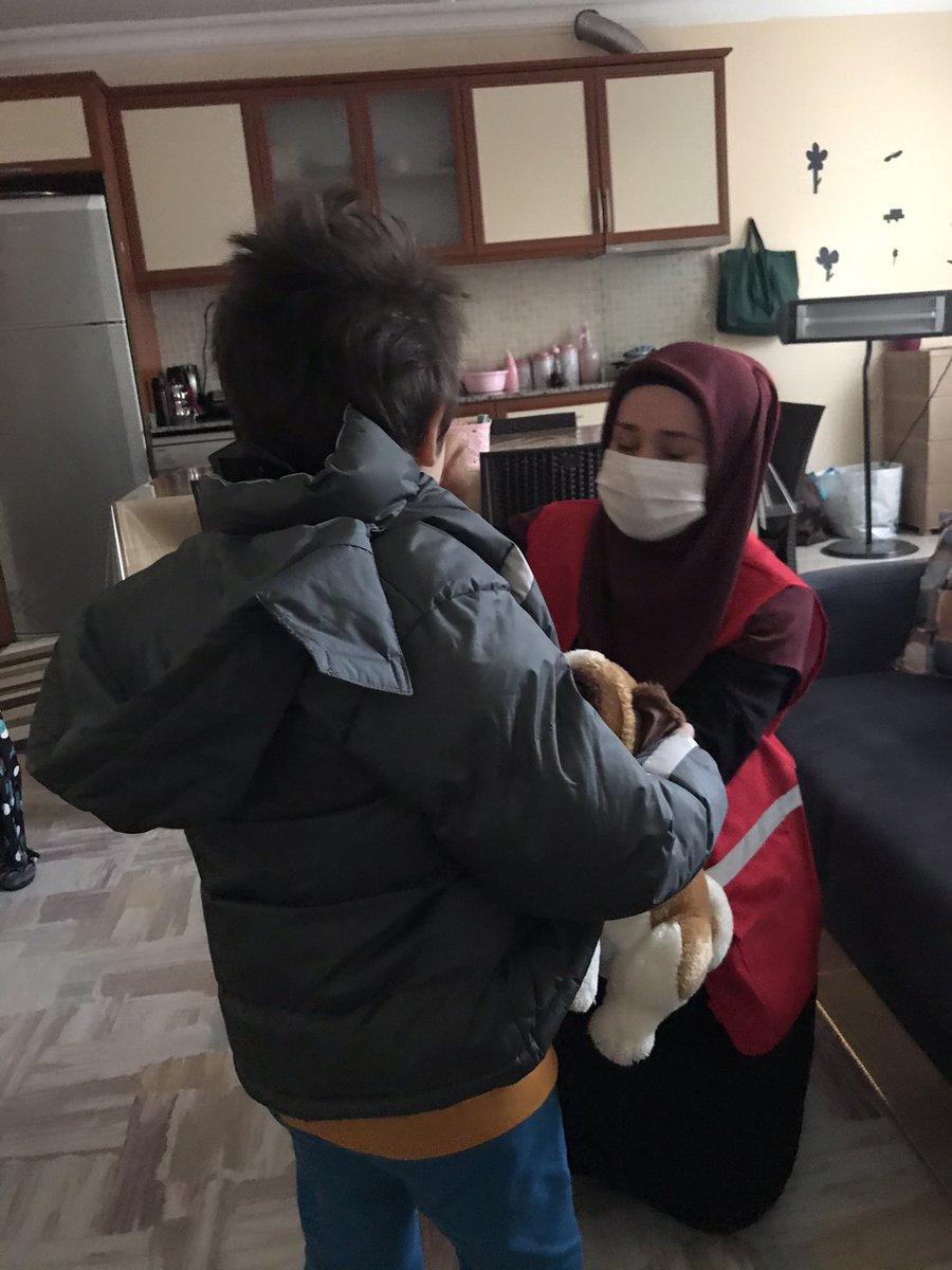 hanife_ozen07's tweet photo. "Kendi yetimini veya başkasına ait bir #yetimi himaye eden kimseyle ben, cennette şöyle yan yana bulunacağız.”
Hz. Muhammet... https://t.co/t692F9M07Z