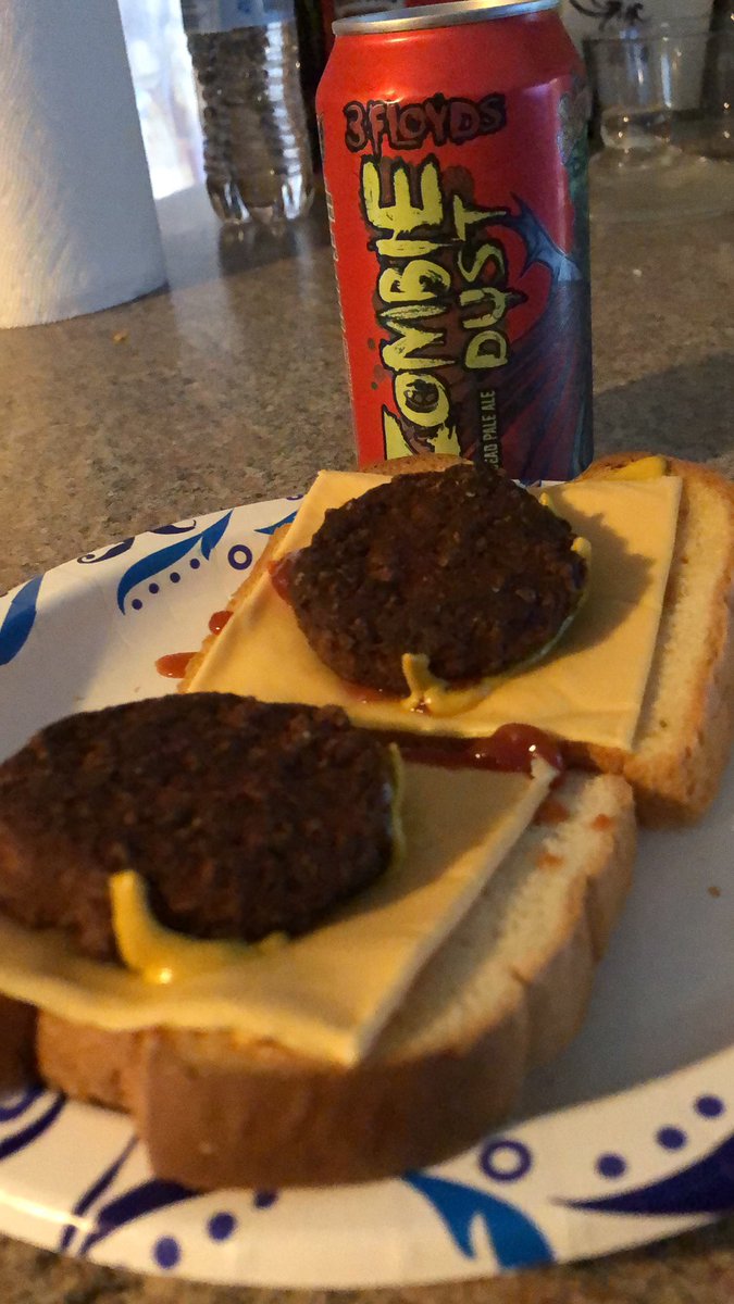 HvteIncvrnvte's tweet image. Is this acceptable, @Deathmareband ?
Vegan sausages and vegan cheese with ZOMBIE DUST Undead Pale Ale!
#Breakfast #BreakfastOnMe