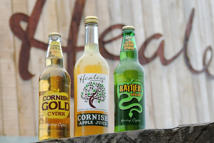 If you can't go to #Cornwall, why not bring Cornwall to you by stocking up on some proper Cornish cider from <a href="/HealeysCyder/">Healeys Cyder 〓〓</a> - lucky for you, you can purchase directly from their website. Perfect as a #Christmas gift or if you're missing the taste of Cornwall! 😋🍺