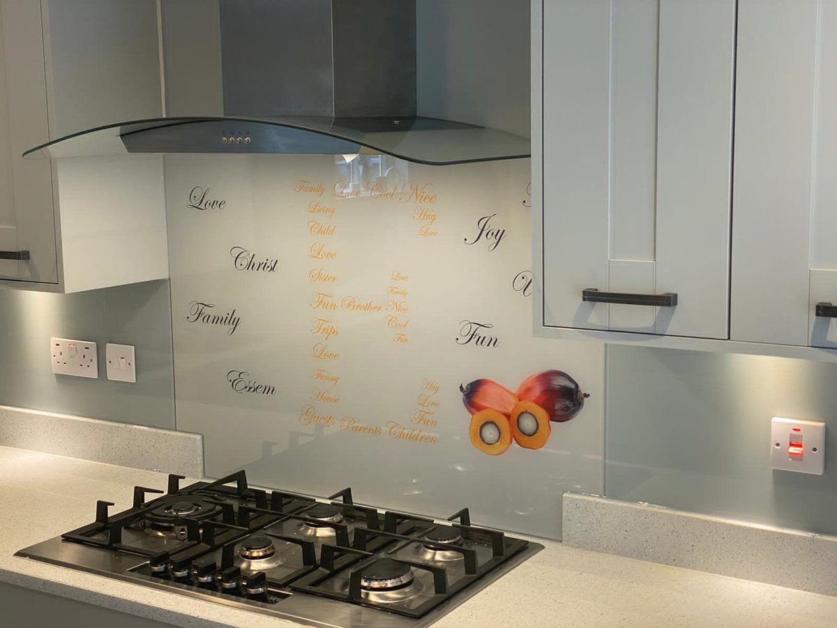ClearGlassCB24's tweet photo. Give your home a personalised touch with our bespoke glass splashbacks.

Just take a look at this unique kitchen splashback our expert fitting team installed!

#kitchen #splashback #homedesign #kitchendesign #interior #bathroom #glass https://t.co/CVVnbDQcJ4