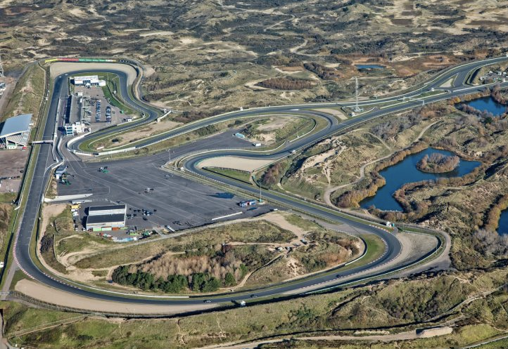 joaomosm's tweet photo. IT'S RACE DAY!

Despite real F1 didn't get to Zandvoort, tonight's show will feature this "new track", with some nice bankings. Overtakes are really hard so patience and wall avoidance are a MUST!

🕹 https://t.co/Ag0xJcf5IU
📺 https://t.co/NaDPT9e82i
🇳🇱 Netherlands
🕙 22h https://t.co/eiBdEVBUmq