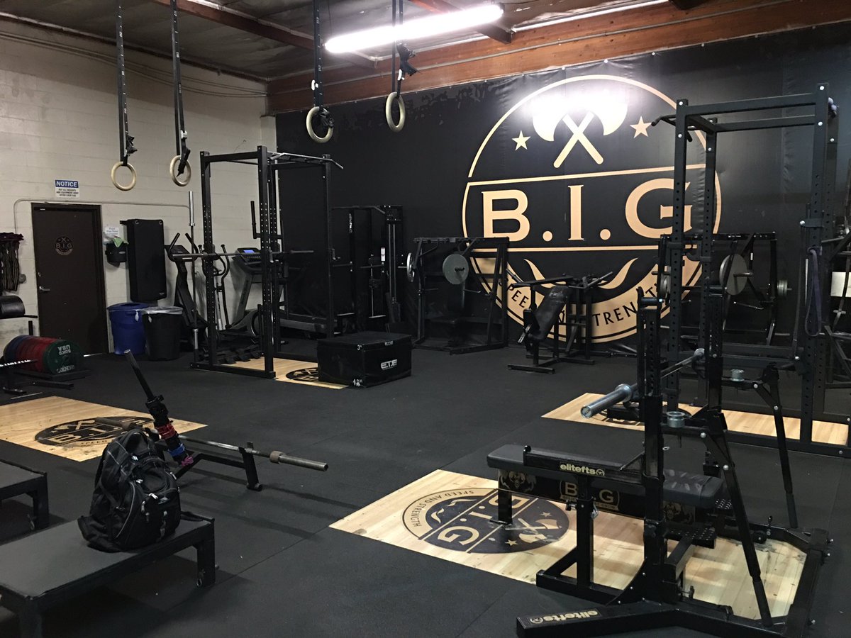 Happiness is an empty gym! Let’s gooo!!!!!!!! 💪🏼🤘🏼😎🤘🏼