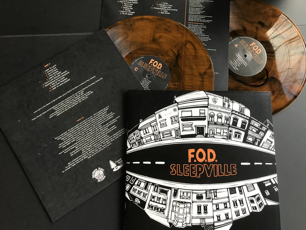 FODpunkrock's tweet image. A view on the complete SLEEPVILLE bundle. SIDE C release day is tomorrow, Friday 27th.
.
.
@KVerschoren @BeardedPunkRec @1kislandsrecs  #newmusic #releaseradar #punkrock #skatepunk #punkmusic #vinylcollector #vinylrecords #vinyladdict #fod #sleepville #belgium