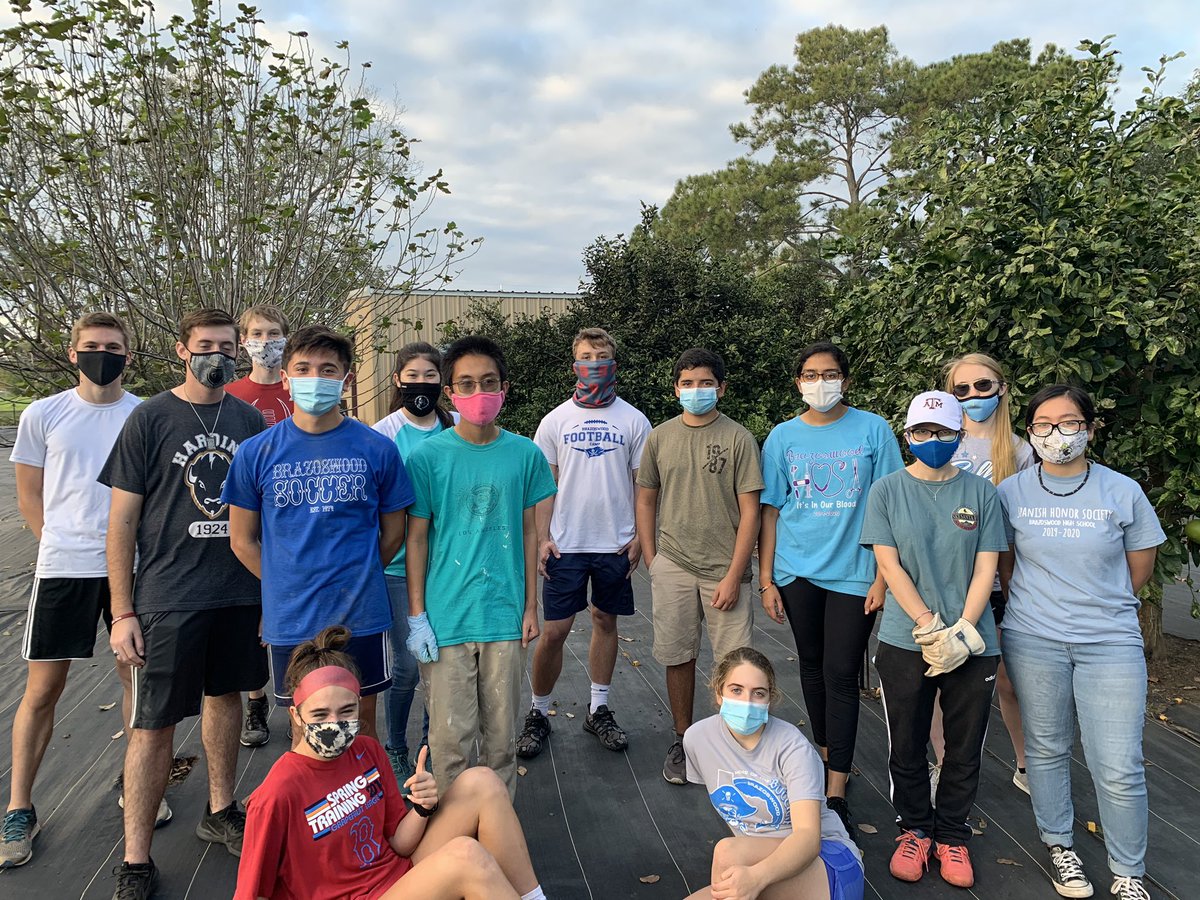 MsChereb's tweet image. Thankful for NHS and the students that volunteer and truly love our community! #bwood #bucpride #cherebskidz