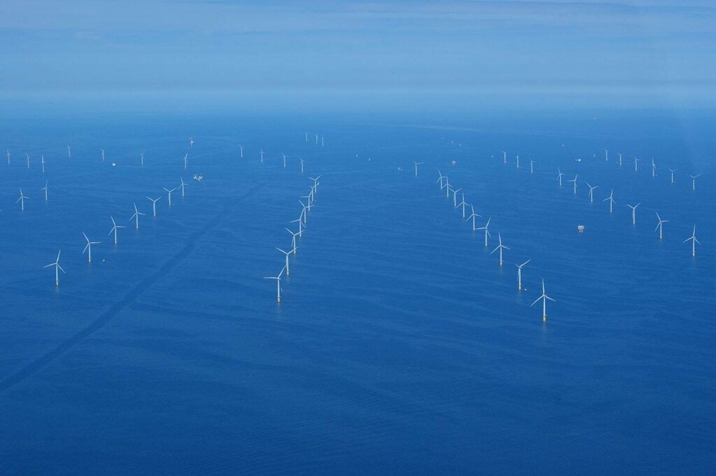 Danish renewables giant <a href="/OrstedUS/">Ørsted U.S.</a> plans to develop offshore wind farms off South Korea’s Incheon coast, with designs to install up to 1.6 GW of generating capacity.
cleanenergypipeline.com/news/orsted-sc…