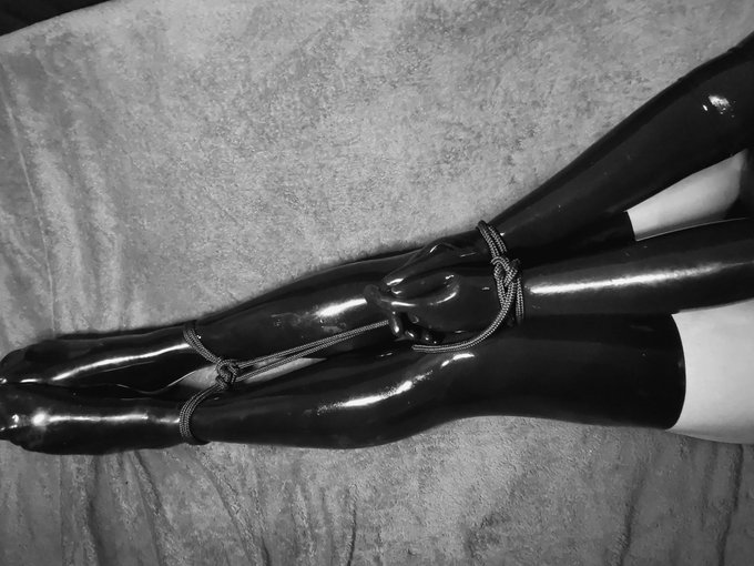 Tied up #latex #fetish #rubberdoll #feet #gloves #bdsm #bondage https://t.co/Pw29t8M8S2<a href="/tag/latex"class="tags">#latex</a><a href="/tag/fetish"class="tags">#fetish</a><a href="/tag/rubberdoll"class="tags">#rubberdoll</a><a href="/tag/feet"class="tags">#feet</a><a href="/tag/gloves"class="tags">#gloves</a><a href="/tag/bdsm"class="tags"><span>#bdsm</span></a><a href="/tag/bondage"class="tags"><span>#bondage</span></a>