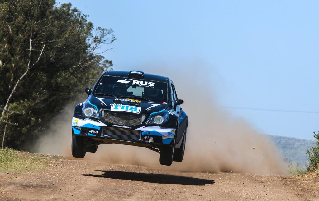 RallyArgentino's tweet photo. Shakedown. Díaz y Baldoni se repartieron el protagonismo

El piloto del GP Motorsport y el campeón reinante marcaron el mismo tiempo para liderar las pruebas oficiales del #RallyBalcarce.  Padilla se ubicó por detrás 

Enterate de más aquí ➡ https://t.co/YppurokMI3 https://t.co/eEmJF46FEk