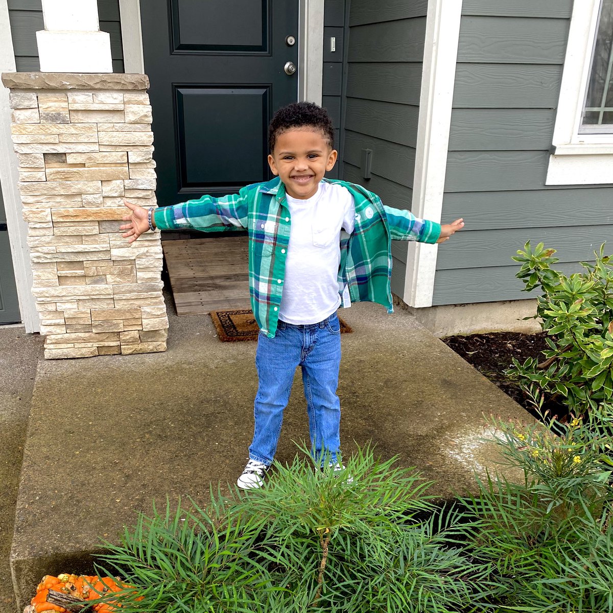 BravenBoyd's tweet photo. Happy Thanksgiving from the kid👦🏽🍁🦃 Hope y’all have a fun &amp; most importantly safe time😷 https://t.co/twEcdU72PX