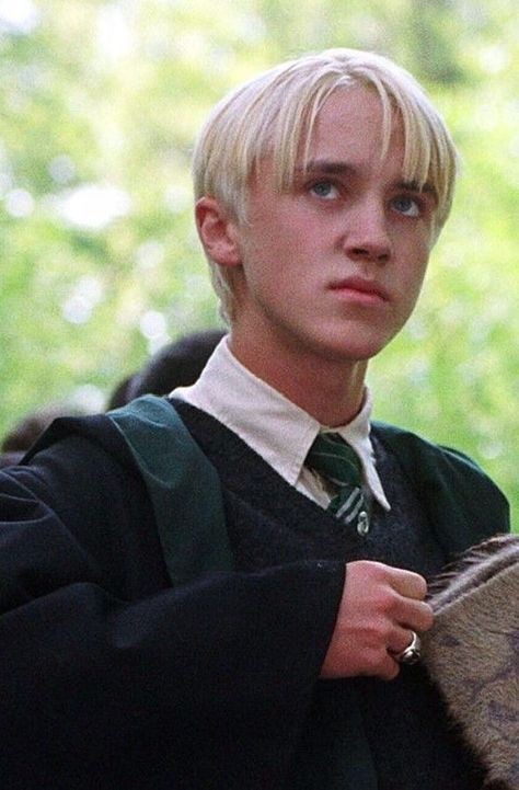 sxnsethobi99's tweet photo. x: Perchè il prigioniero di azkaban è il tuo film preferito? 
Io:
#HarryPotter https://t.co/jvX2dPdmbv