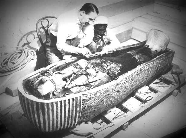 antinousgaygod's tweet image. 26 Nov 1922 #HowardCarter breaks seal on #Tutankhamun #Tomb door. Peers inside with a candle. Lord #Carnarvon asks: &quot;Can you see anything?&quot; Carter replies, &quot;Yes, wonderful things!&quot; They have discovered the most intact #Egyptian tomb, packed with all a #pharaoh needs in #eternity.