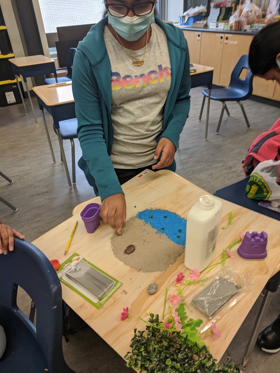 CanadaGrant's tweet photo. Our class design firms have started building their inquiry structures for the @cityoftoronto! They have planned entertainment venues, housing, and so much more! Several of the amazing @CurlingTDSB grade 7 students aspire to be architects/developers! ๐๐ #workingtogetherfromafar https://t.co/JjtqiFuD2f