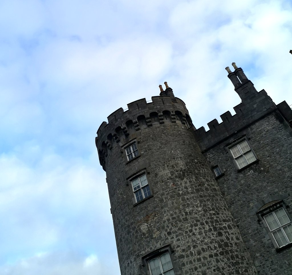 cdDowling's tweet photo. What a day today was...nothing says Thursday in #Kilkenny quite like the farmers market. Treats galore and a lunchtime stroll around @kilkennycastle ♡ https://t.co/Ng0oXiSI1P