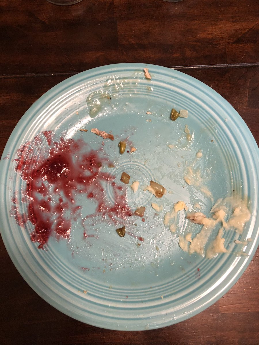 whatdatis1's tweet image. Pan seared &amp;amp; baked turkey tenderloin, green beans + onions, bread cube stuffing, mashed potatoes (with skins), baked mac &amp;amp; cheese, gravy, homemade cranberries 🙃
#Thanksgiving